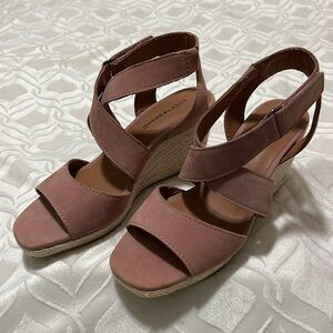 NWOT Dusty Rose Suede Espadrille Wedge Sandals